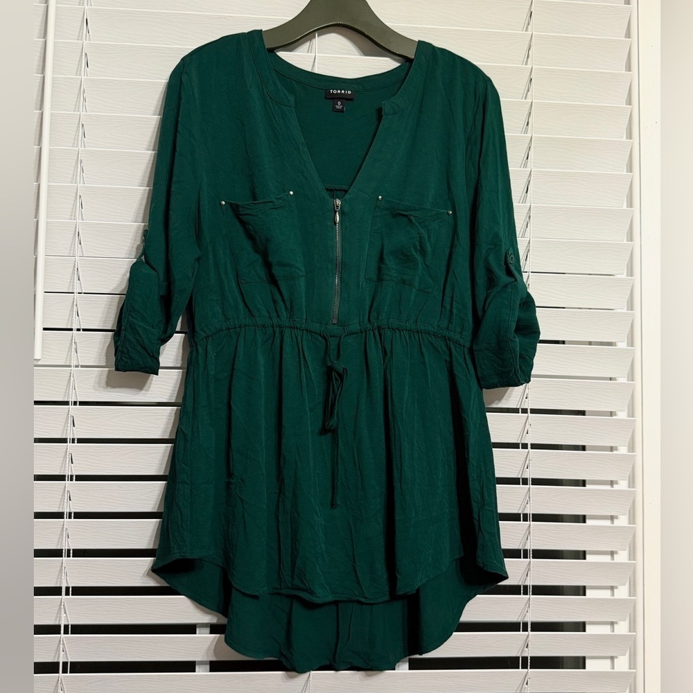 Emerald Green Buttoned Sleeve Top Size 0X  never worn